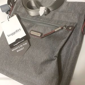 New with tags bag / wristlet